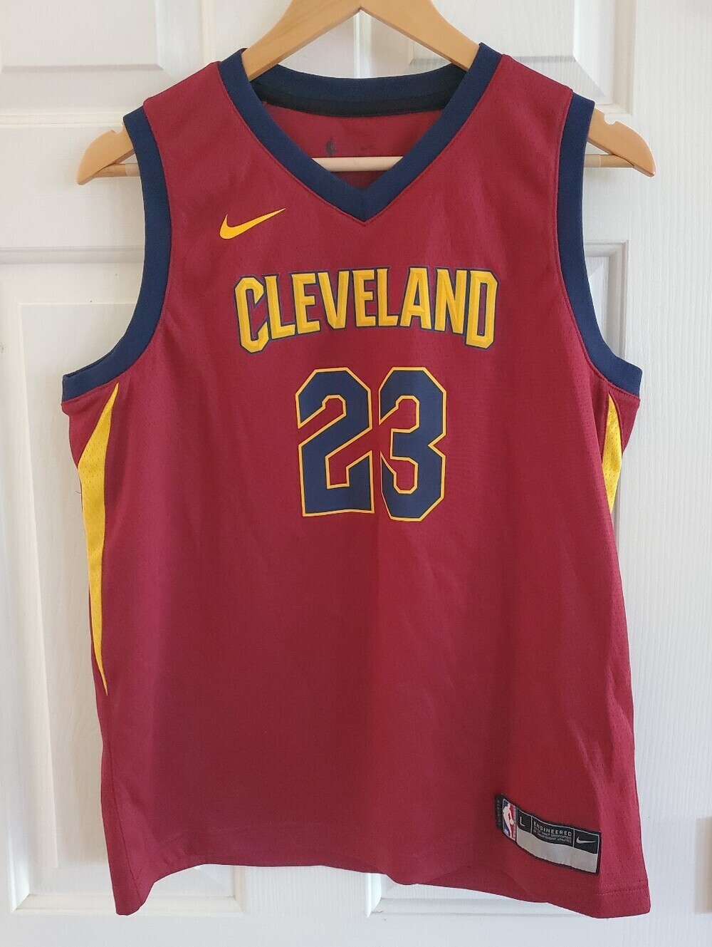 LeBron James #23 Cleveland Cavaliers Icon Edition Nike NBA Jersey (Youth Large)